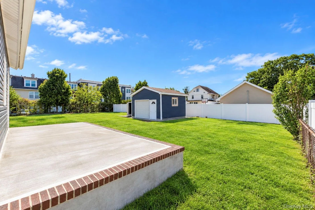Photo of 8 Burchell Boulevard