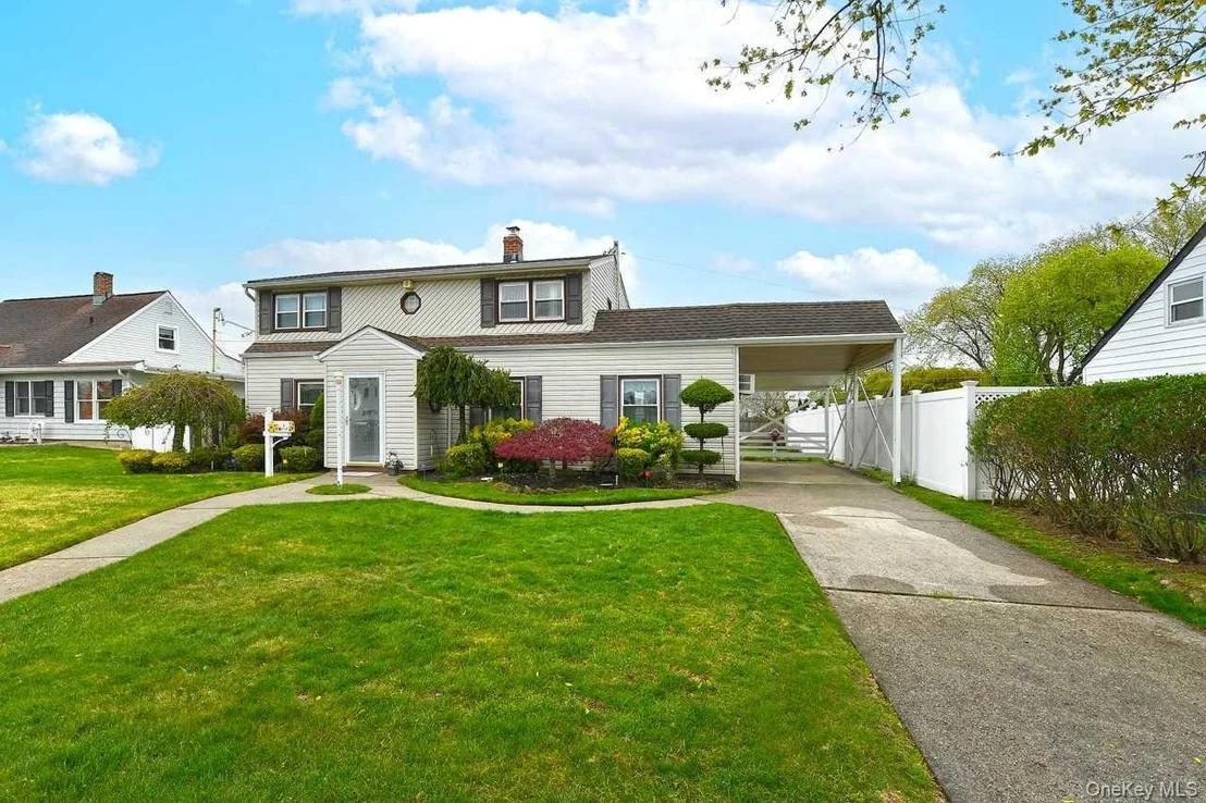 Photo of 203 Saddle Lane