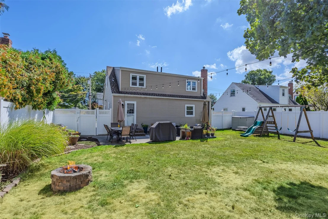 Photo of 10 Nassau Avenue