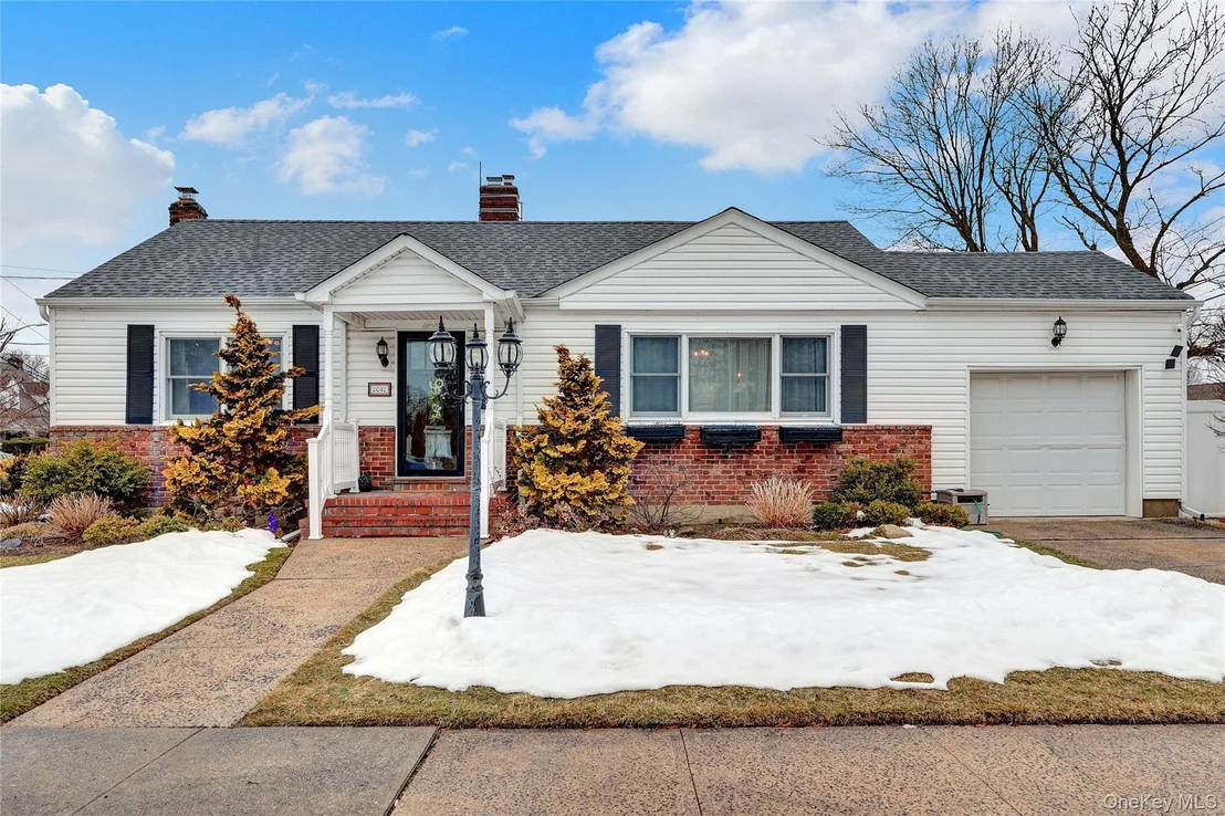 Photo of 2642 Clovermere Road