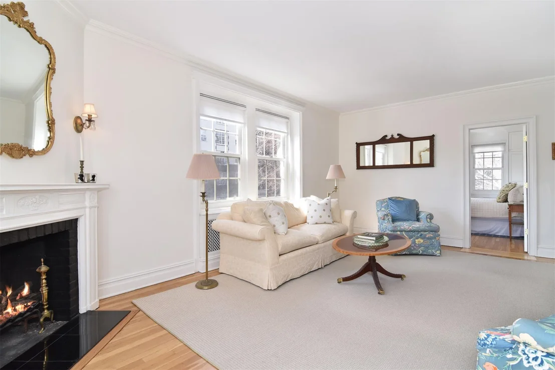 Photo of Unit 2A at 9 Tanglewylde Avenue