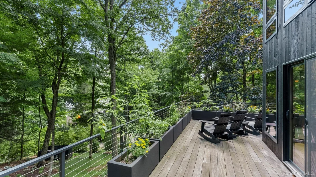 Photo of 1114 Barrett Circle W