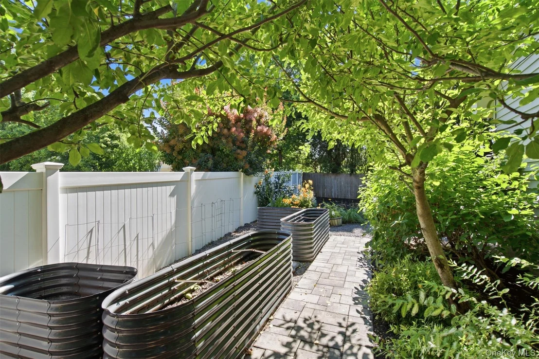 Photo of 83 Hedgerow