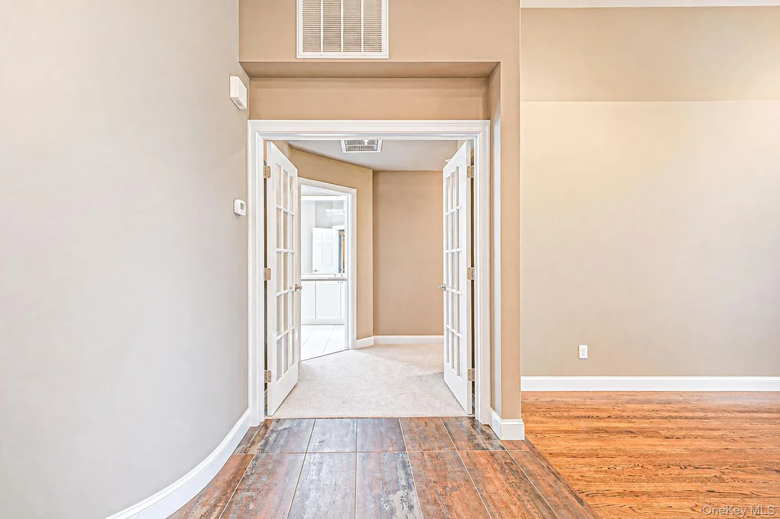 Photo of 6 Hamlet Drive