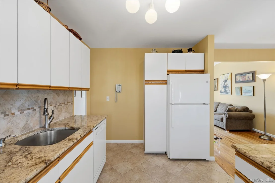 Photo of 895 Iris Drive