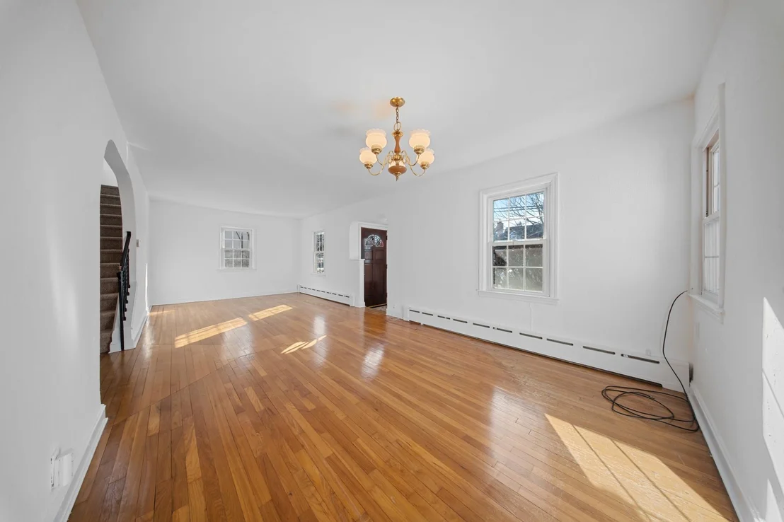 Photo of 855 Edward Street