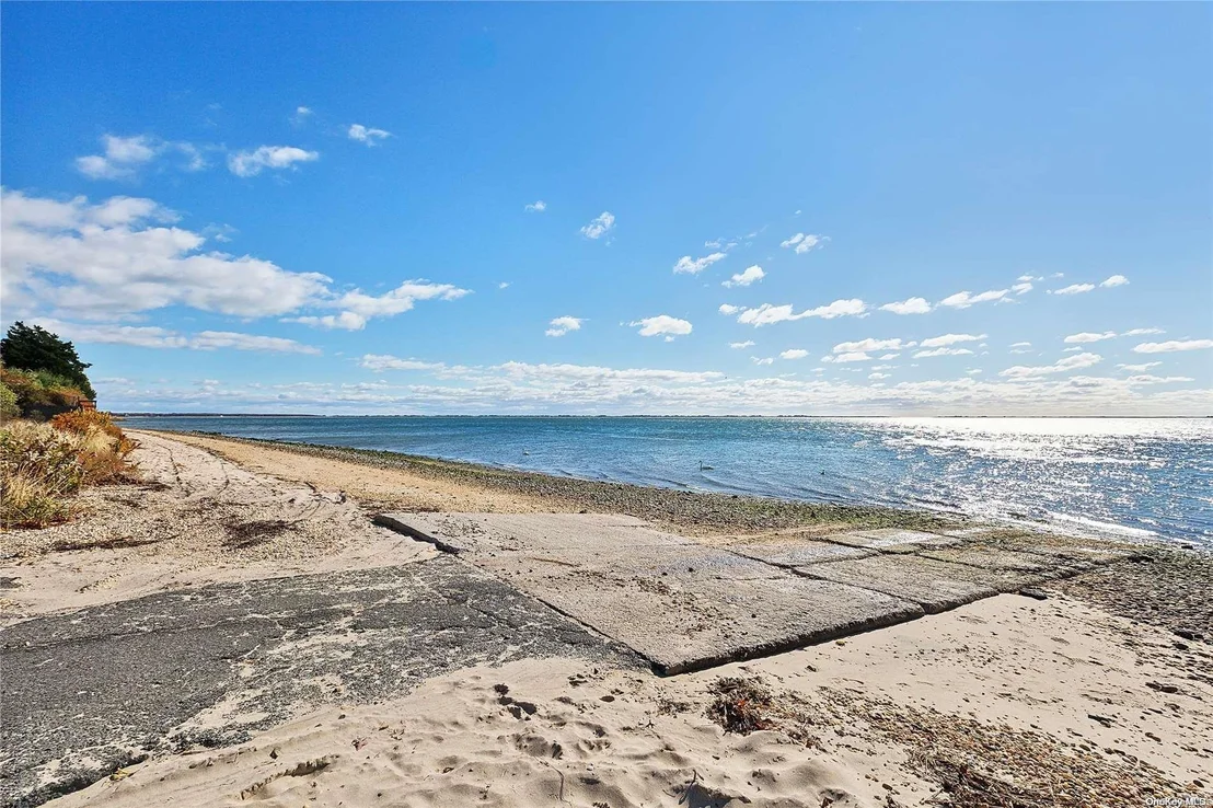 Photo of 16 Peconic Road