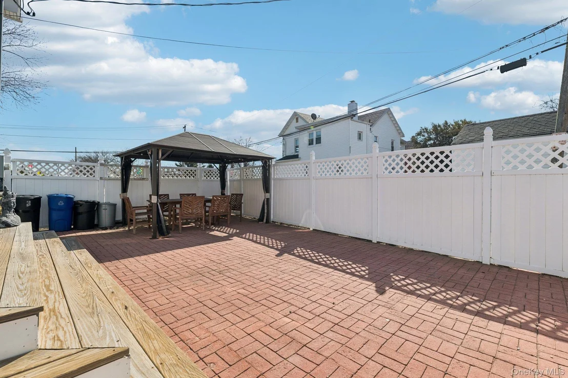 Photo of 72 Waverly Avenue