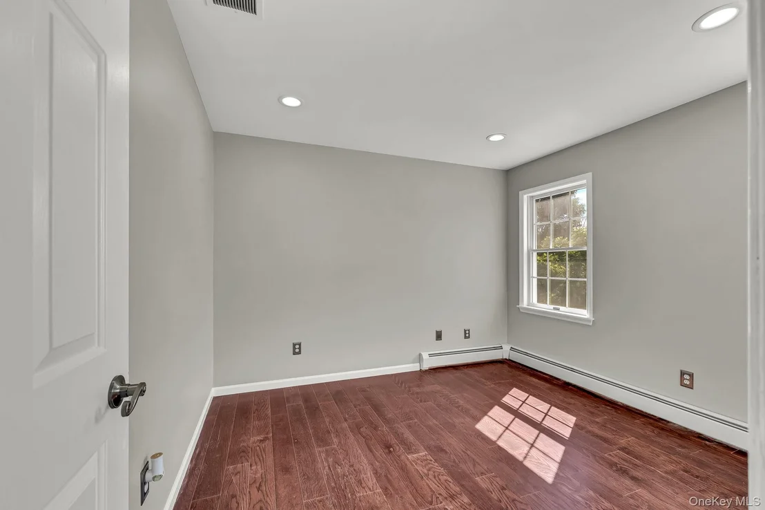 Photo of 176 Beverly Road