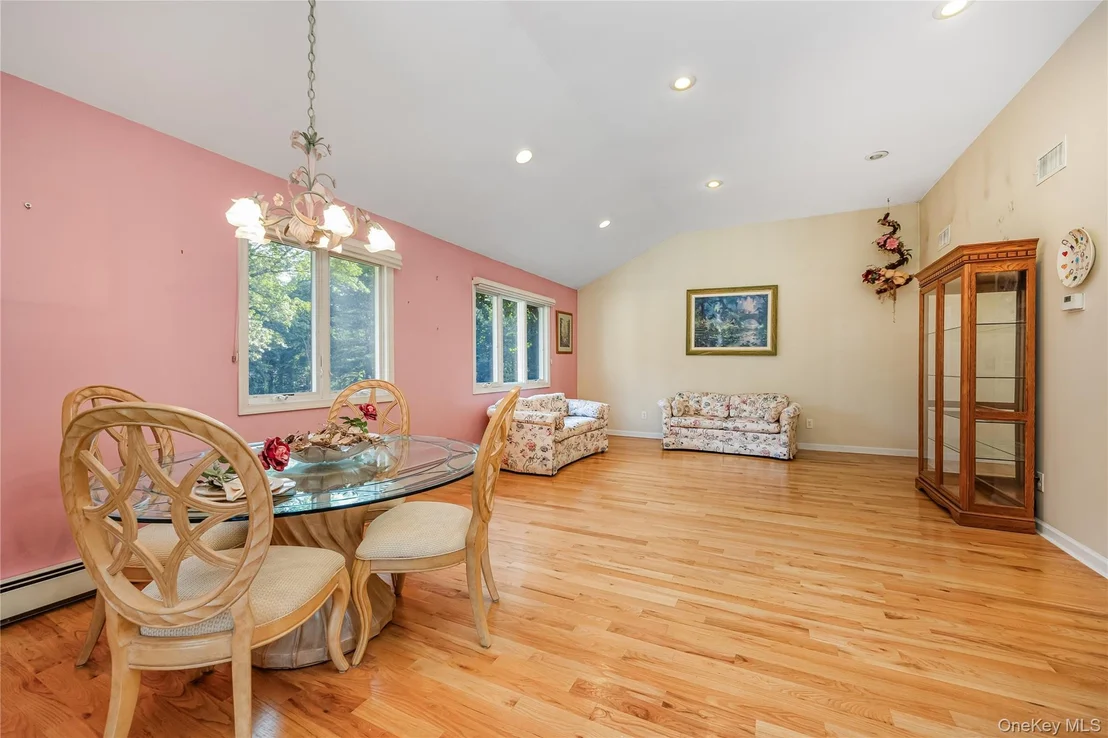 Photo of 1340 Spur Drive S
