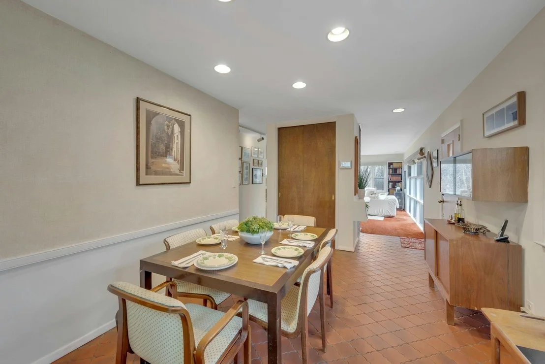 Photo of 180 N Hampton Drive