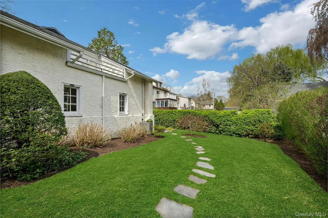 Photo of 5 Witherbee Avenue
