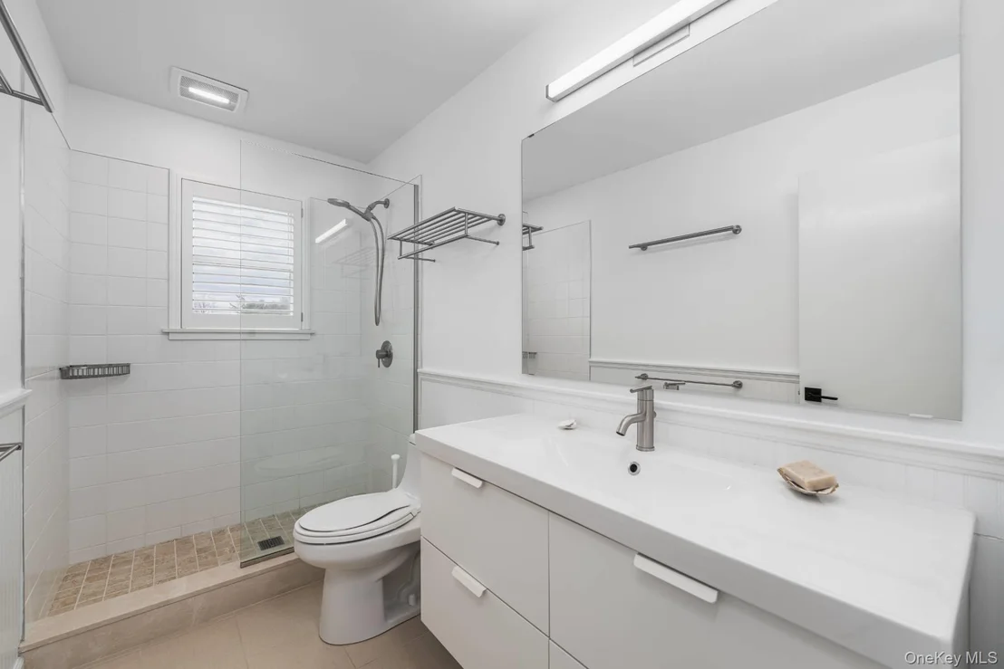 Photo of 213 Herricks Lane
