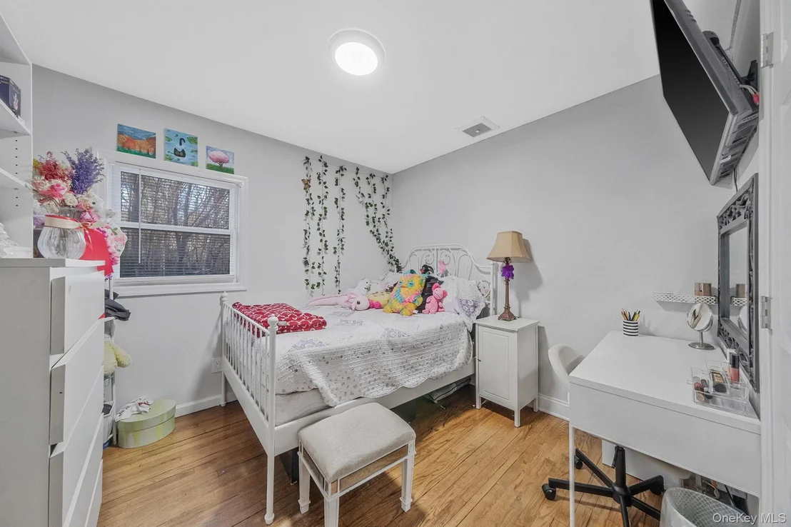 Photo of 231 W Woodside Avenue