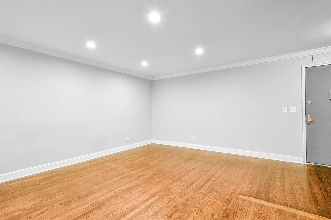 Photo of Unit 3P at 1 Vincent Road