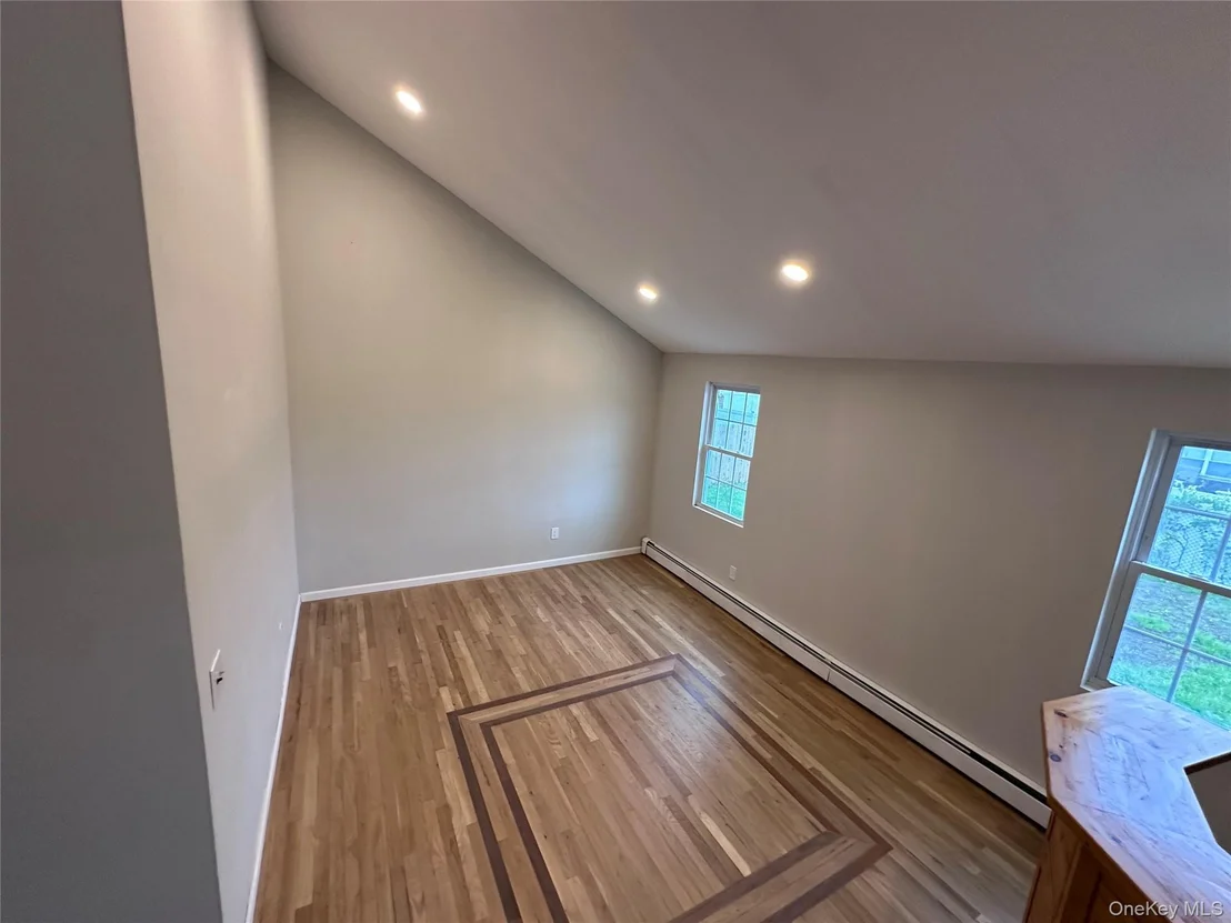 Photo of 19 Leaf Avenue