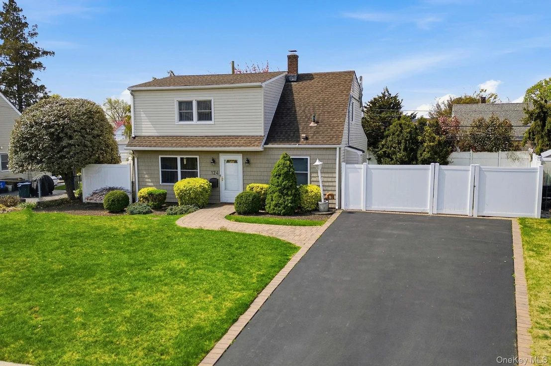 Photo of 124 Saddle Lane