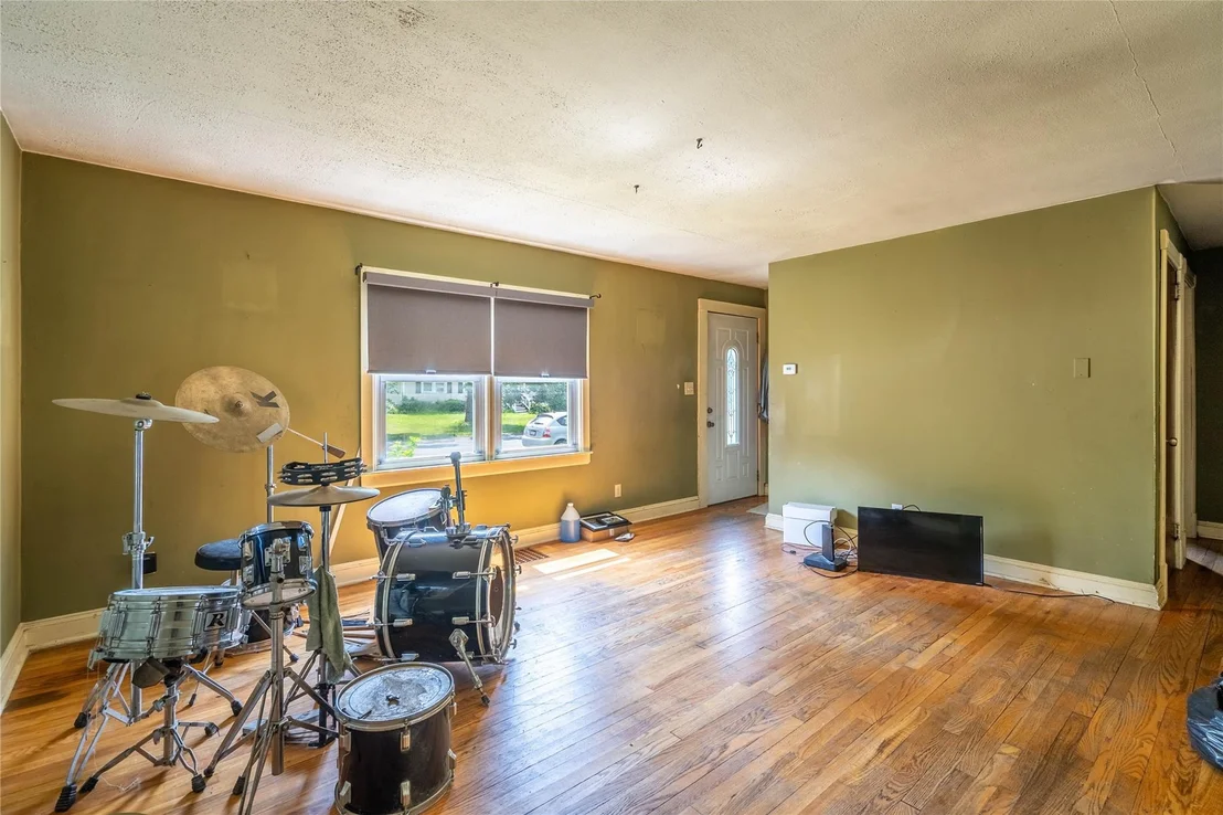 Photo of 17 Henmond Boulevard
