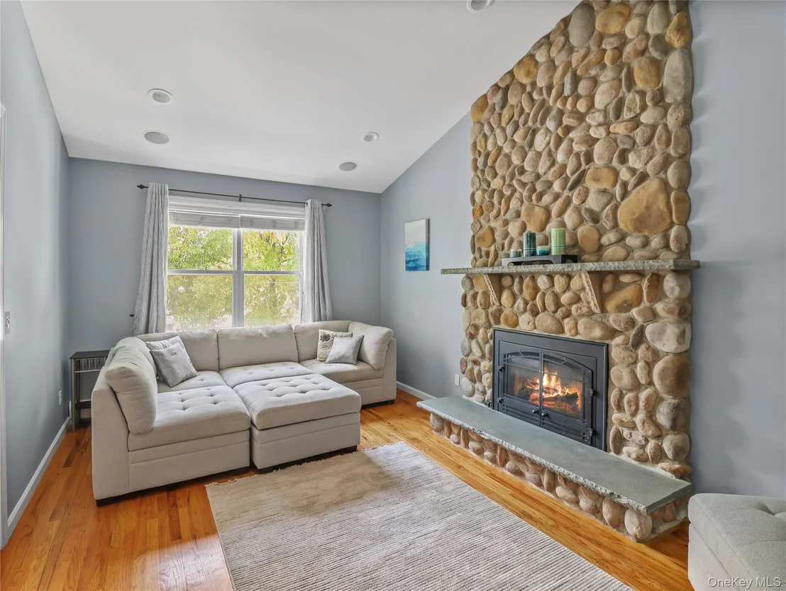 Photo of 30 Larkin Lane