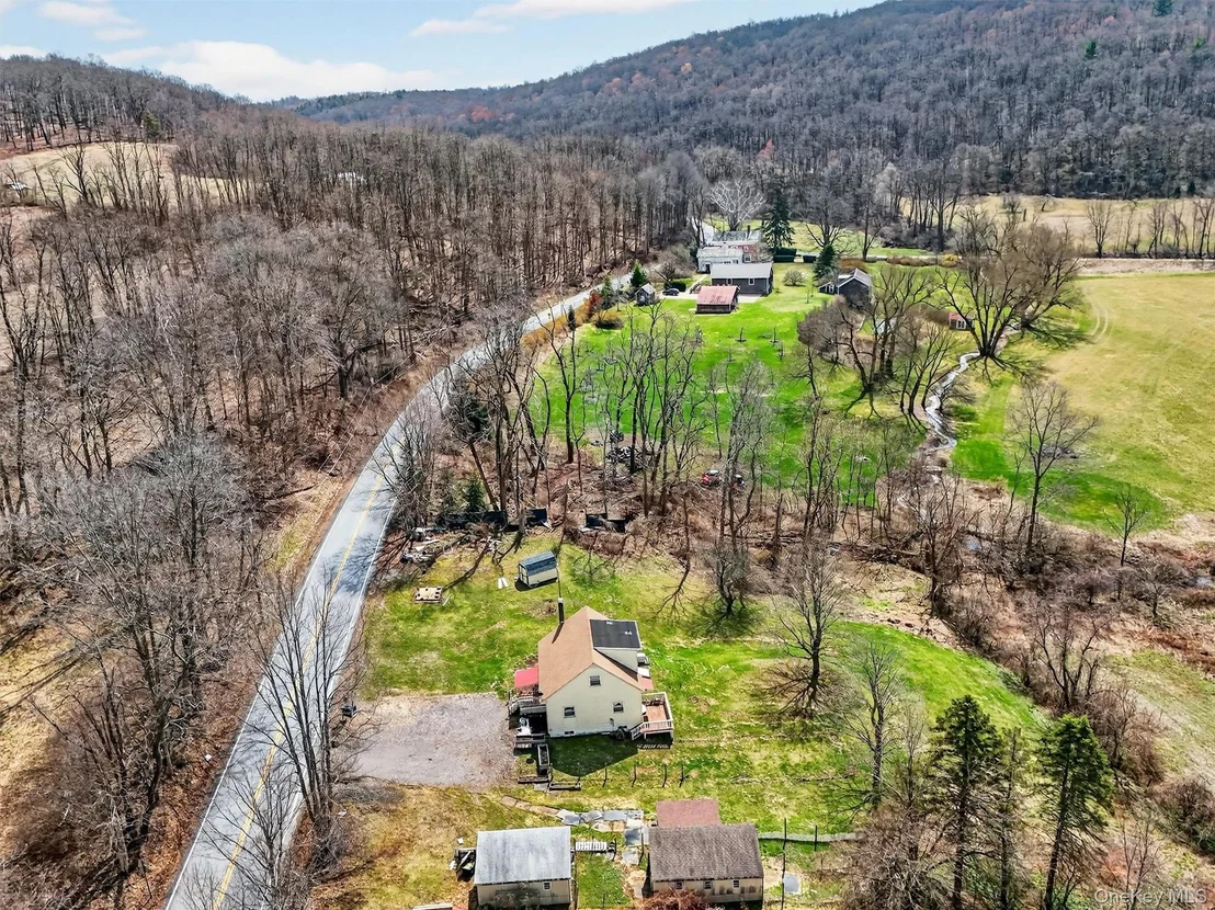 Photo of 975 Route 83