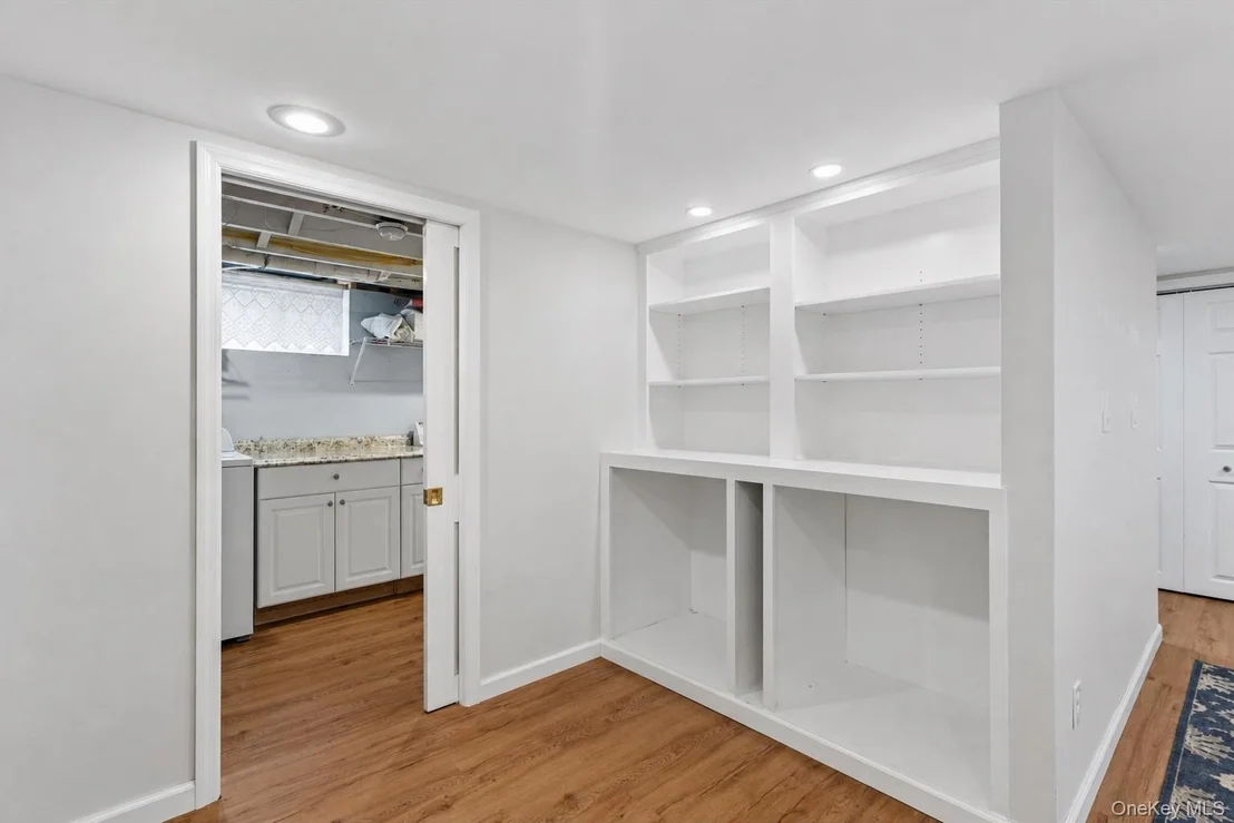 Photo of 87 Islip Avenue