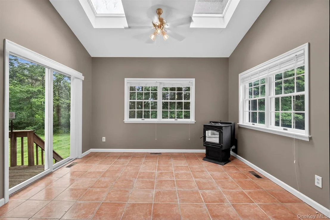 Photo of 16 Apple Summit Lane