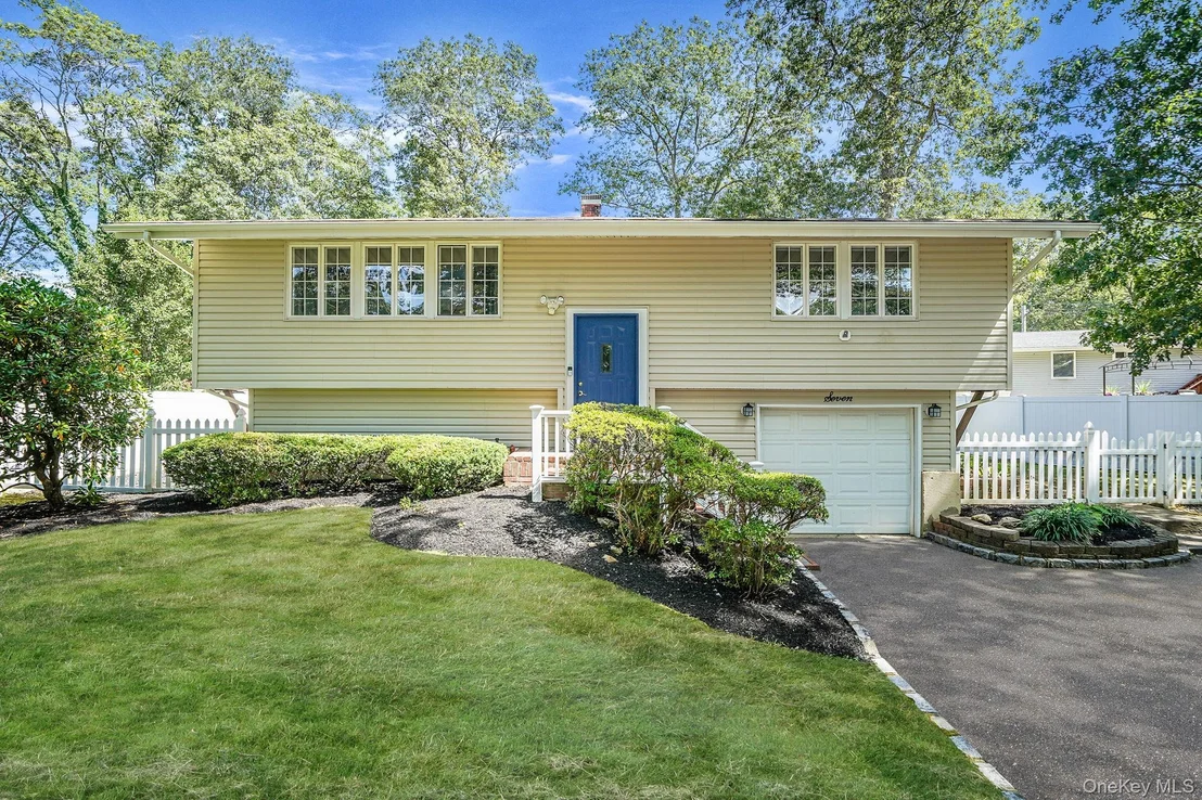 Photo of 7 Deepdale Drive