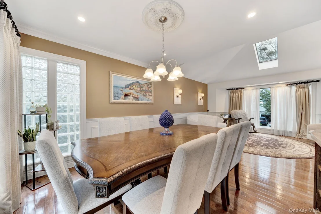 Photo of 2817 Riverside Drive