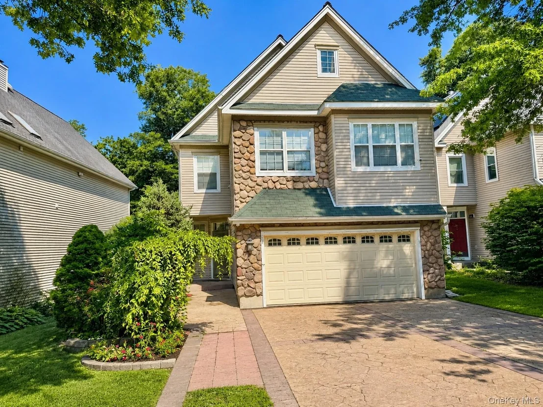 Photo of 182 Benefield Boulevard