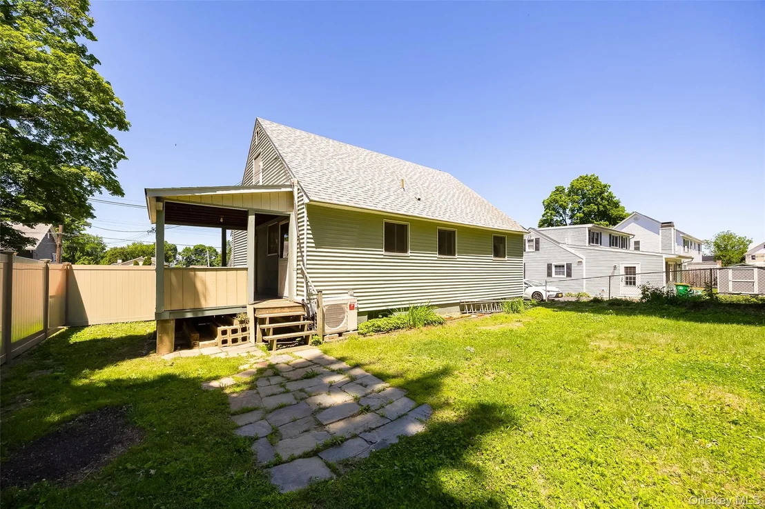 Photo of 22 Howland Avenue