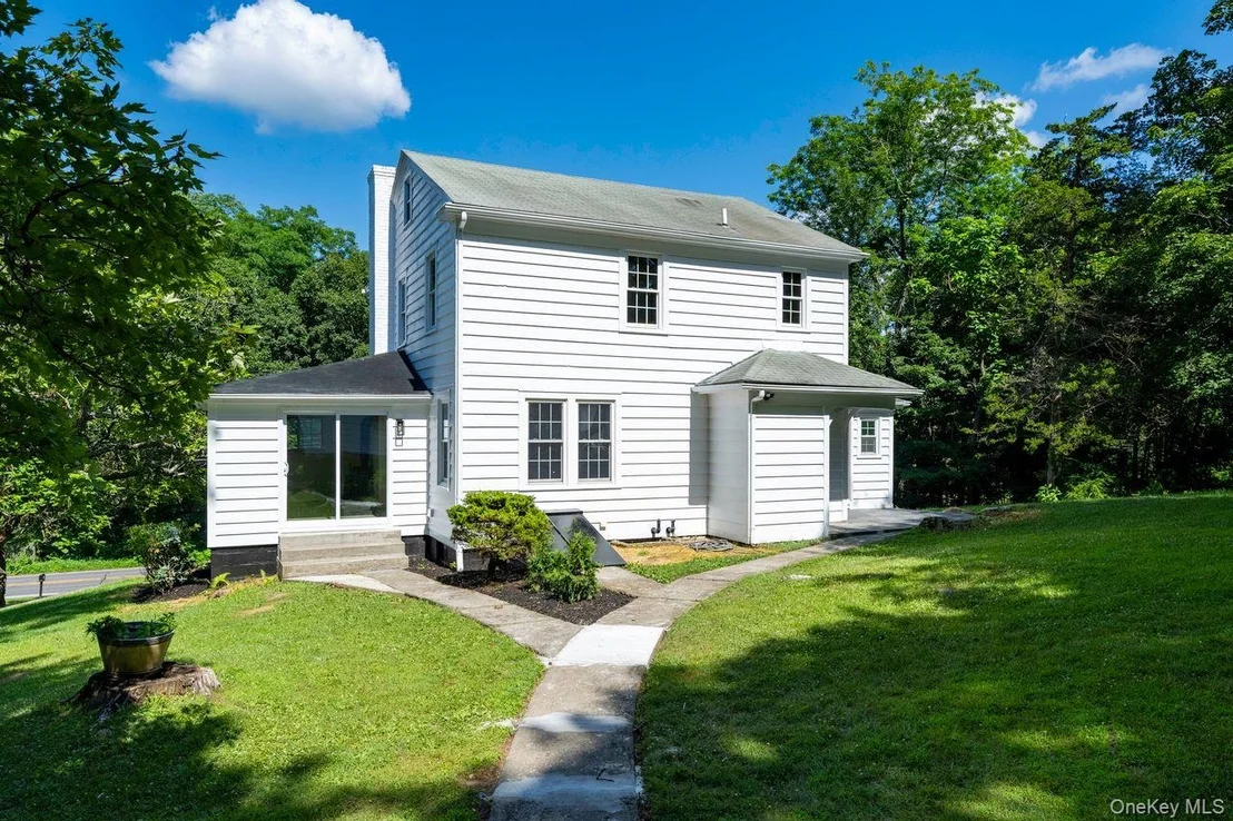 Photo of 2123 New Hackensack Rd