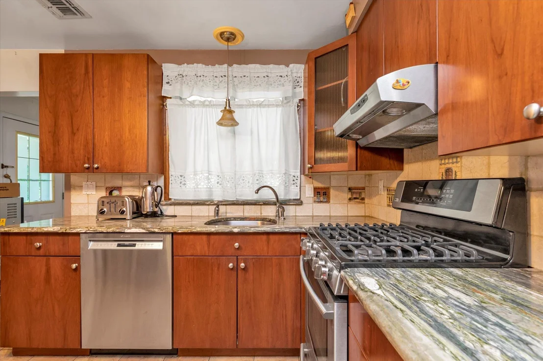 Photo of 920 Clinton Place