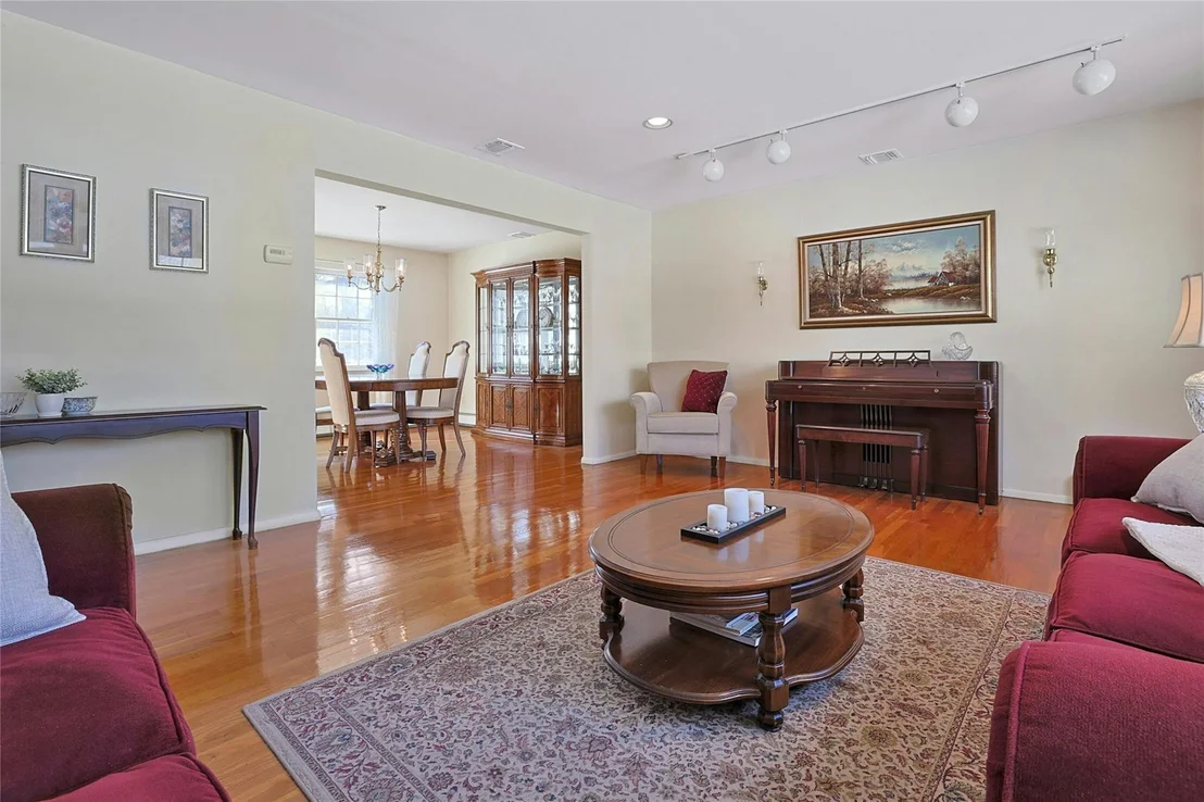 Photo of 7 Oak Hill Road
