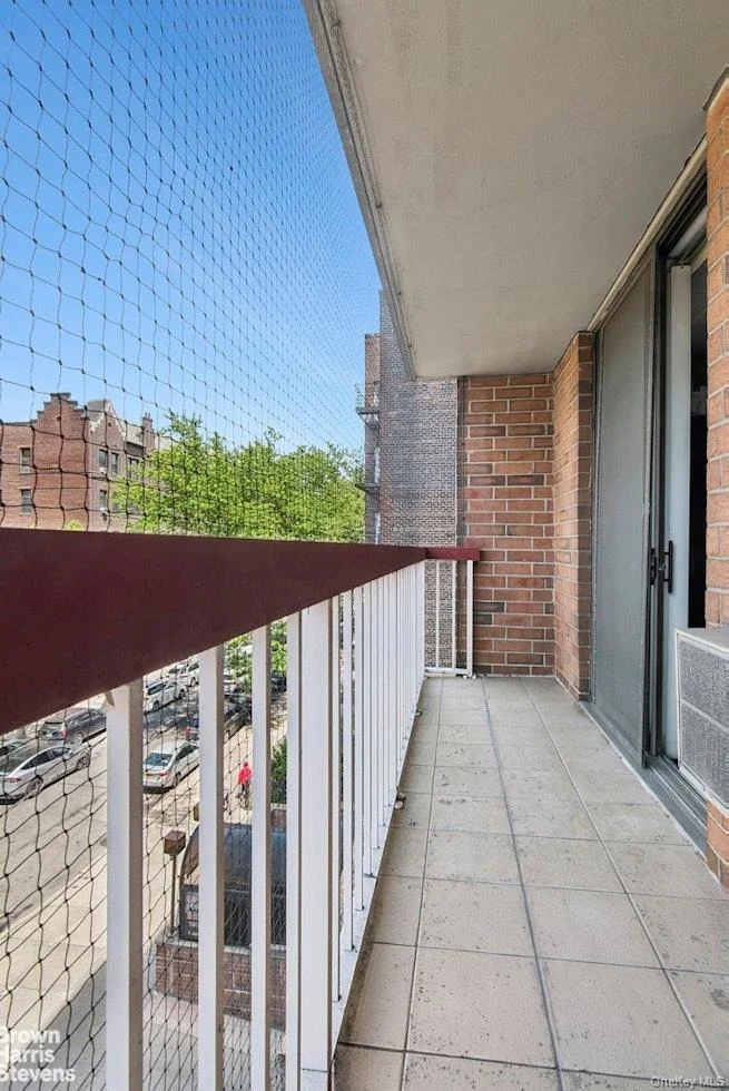 Photo of Unit 3D at 13624 Maple Avenue
