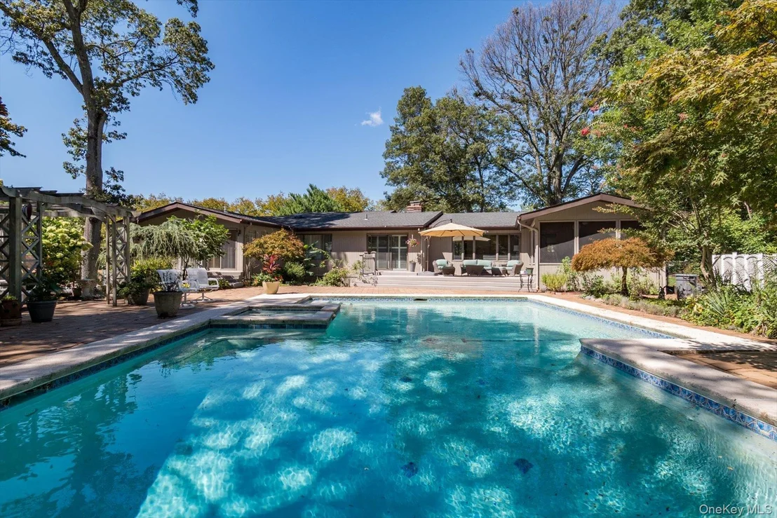 Photo of 17 Treeview Drive