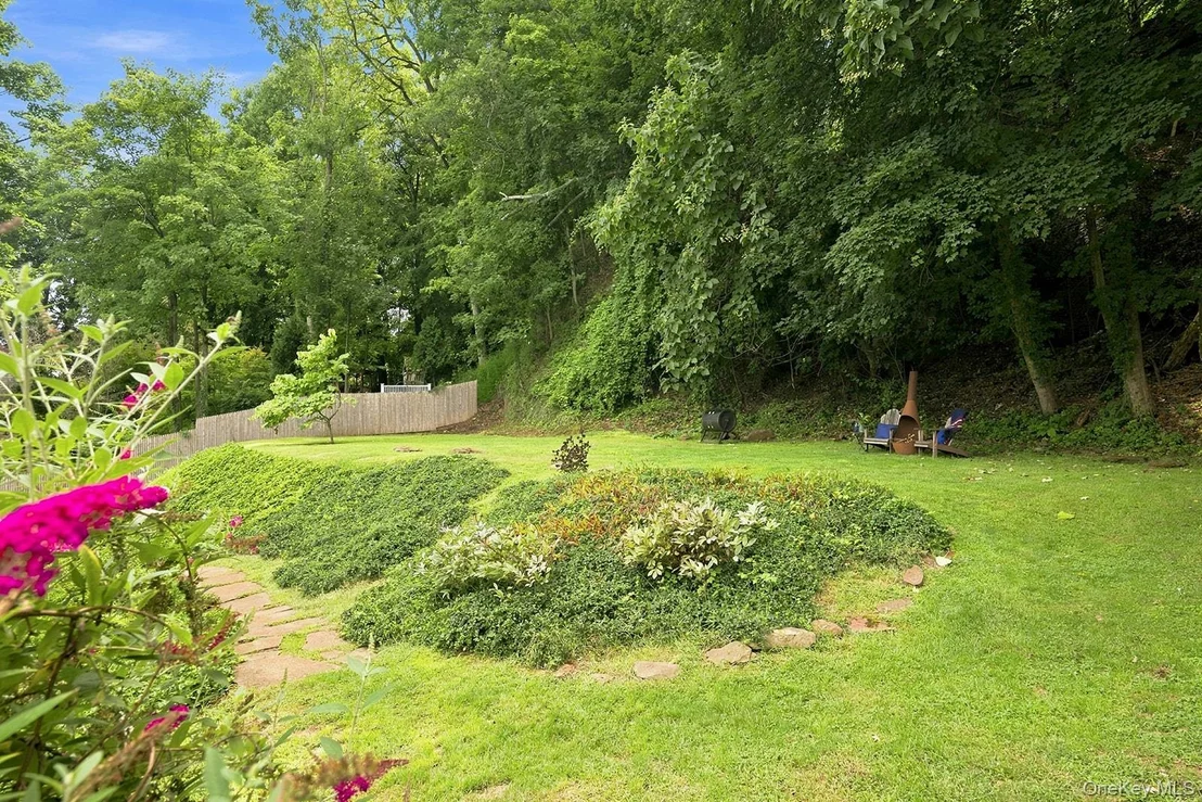 Photo of 75 River Road