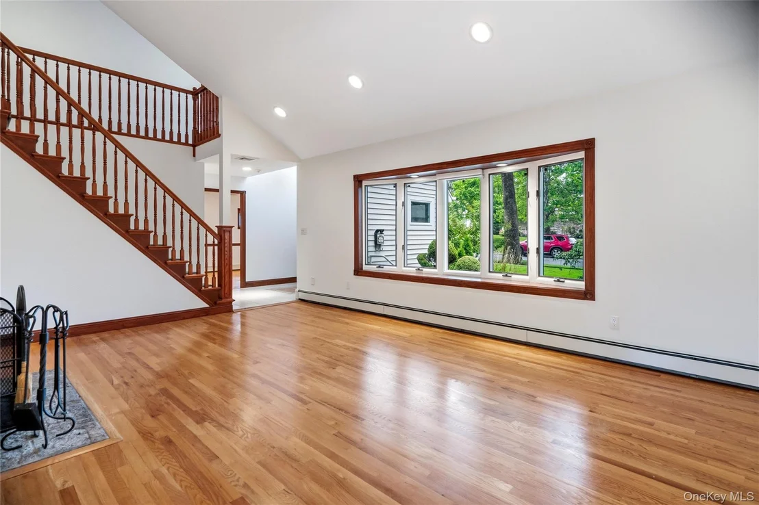Photo of 565 Mohawk Road