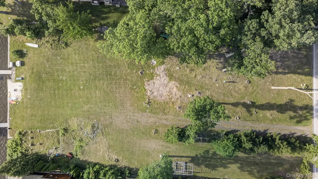 Photo of 355 Lakeside Road