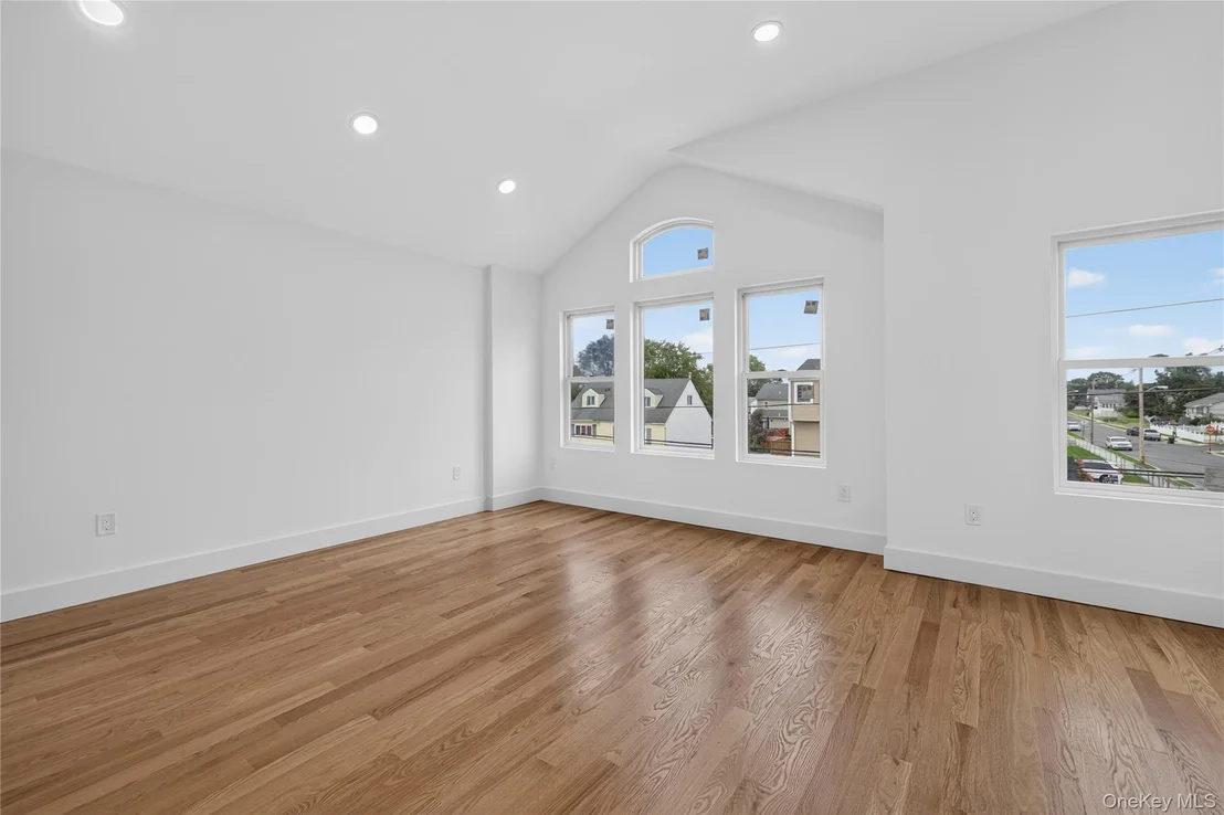 Photo of 265 Roosevelt Avenue