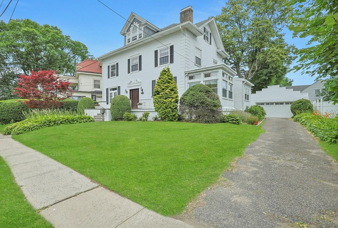 Photo of 233 Commonwealth Avenue