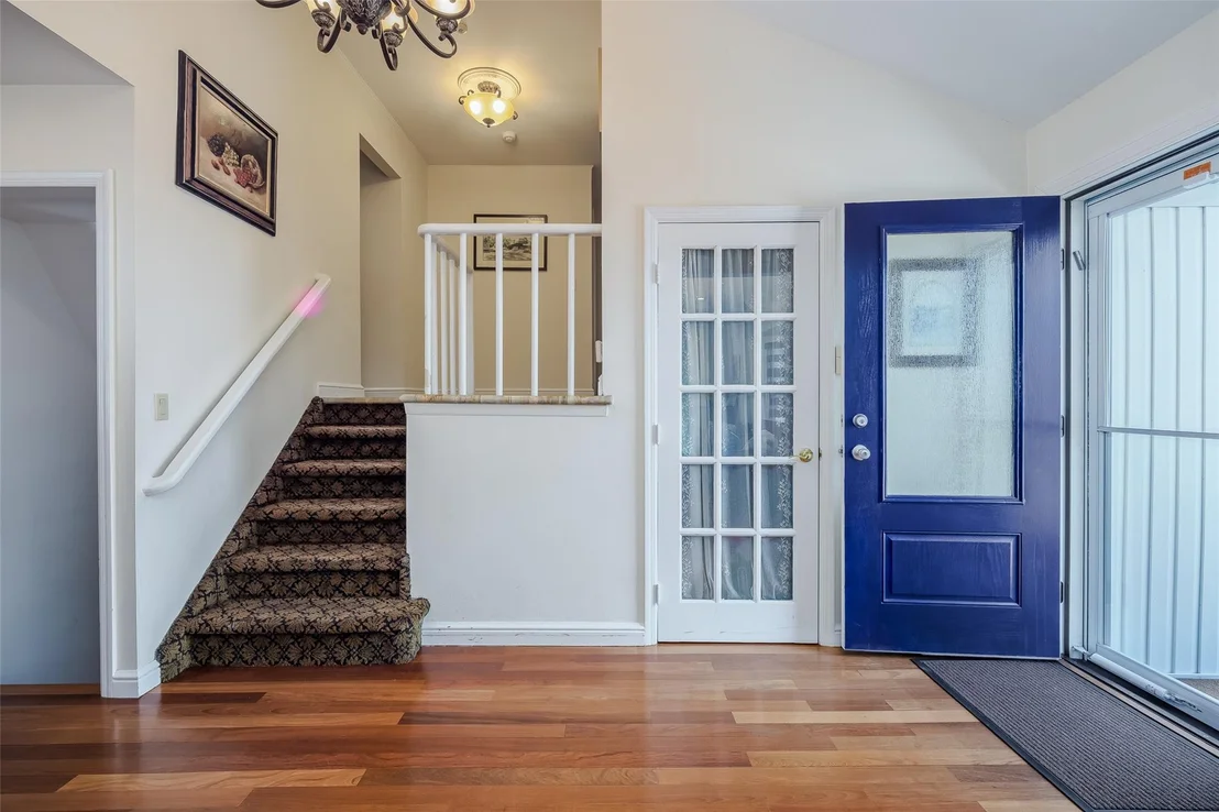 Photo of 42 Hollywood Drive