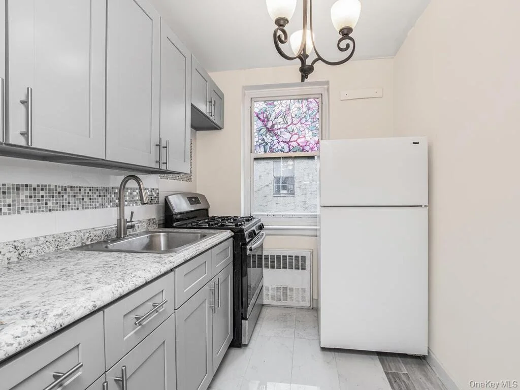 Photo of Unit 2E at 6535 Broadway