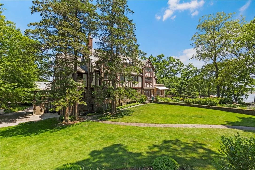 Photo of 6 Shore Road
