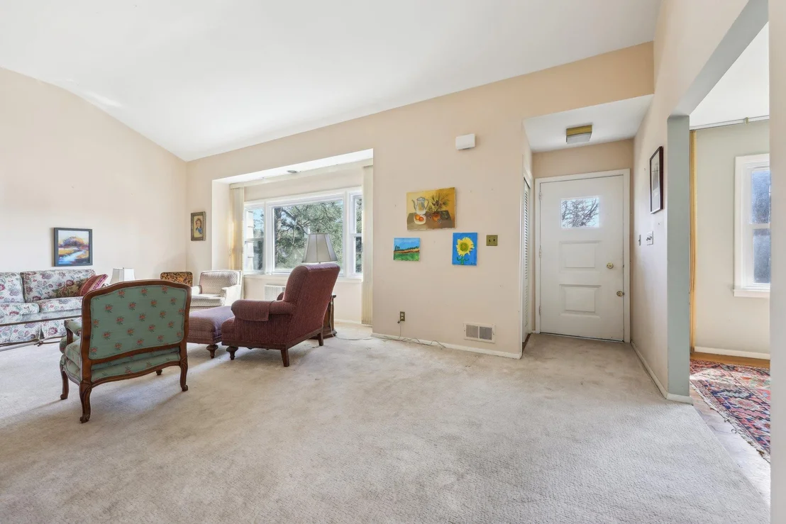 Photo of 37 Mohegan Lane