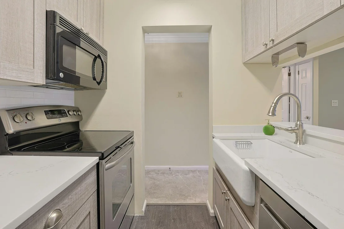 Photo of Unit 2E at 500 Pondside Drive