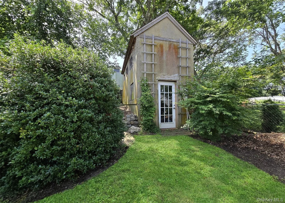 Photo of 46 Peconic Street