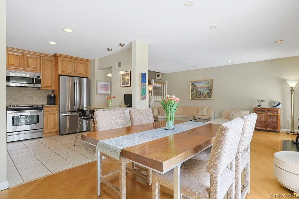 Photo of 1303 Regent Drive