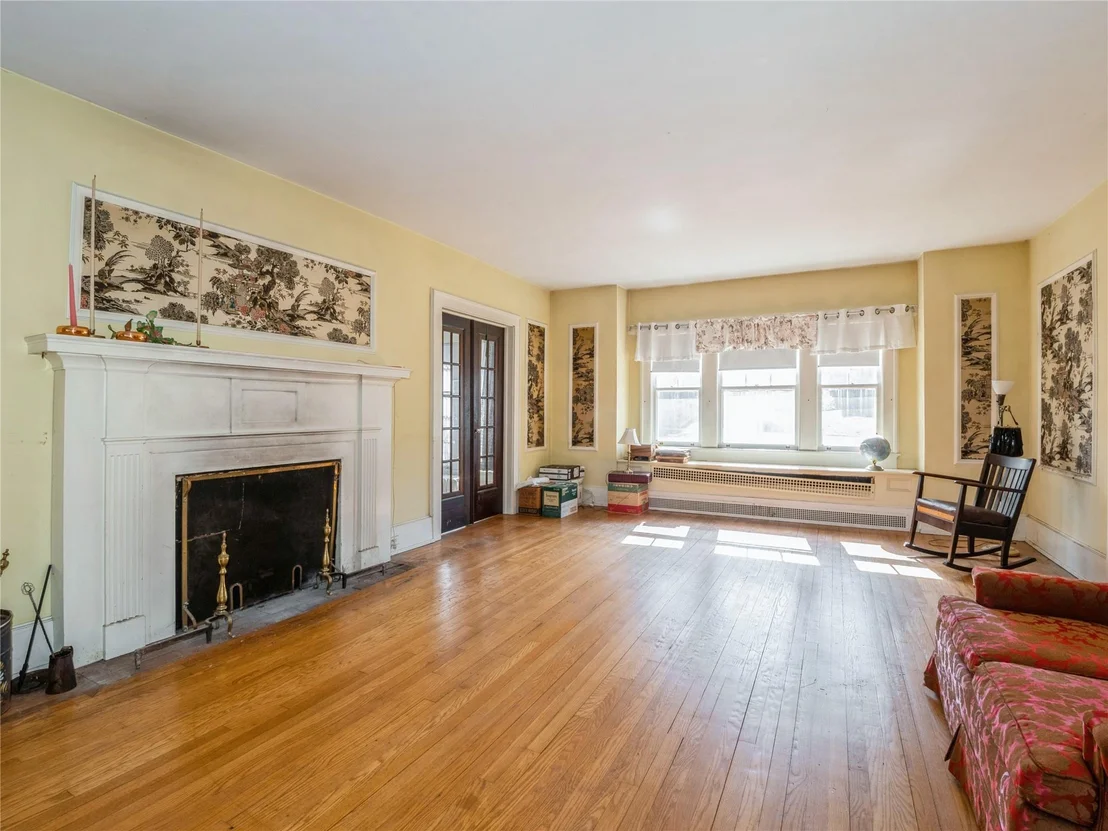 Photo of 20 Adriance Avenue