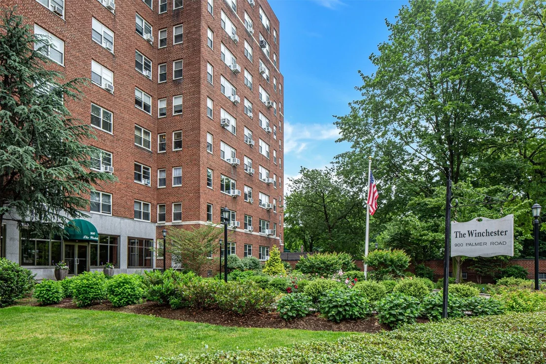 Photo of Unit 2F at 900 Palmer Road
