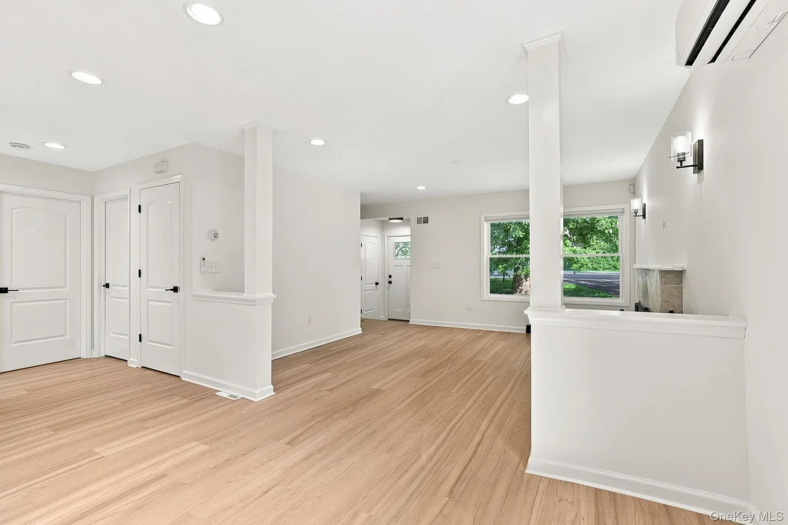 Photo of 32 Red Oaks Mill Road